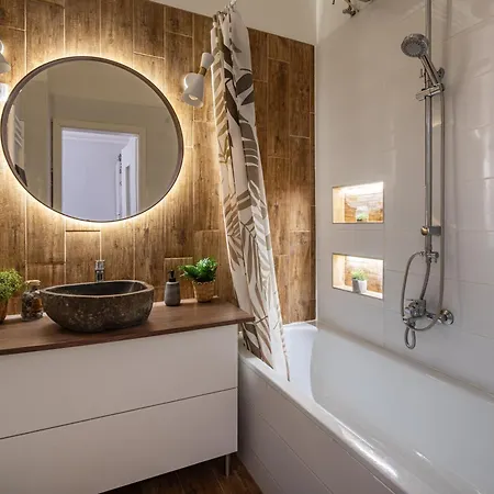 Tiny - Cozy, New, Ac Boedapest