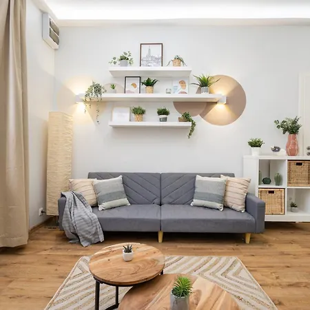 Tiny - Cozy, New, Ac Boedapest